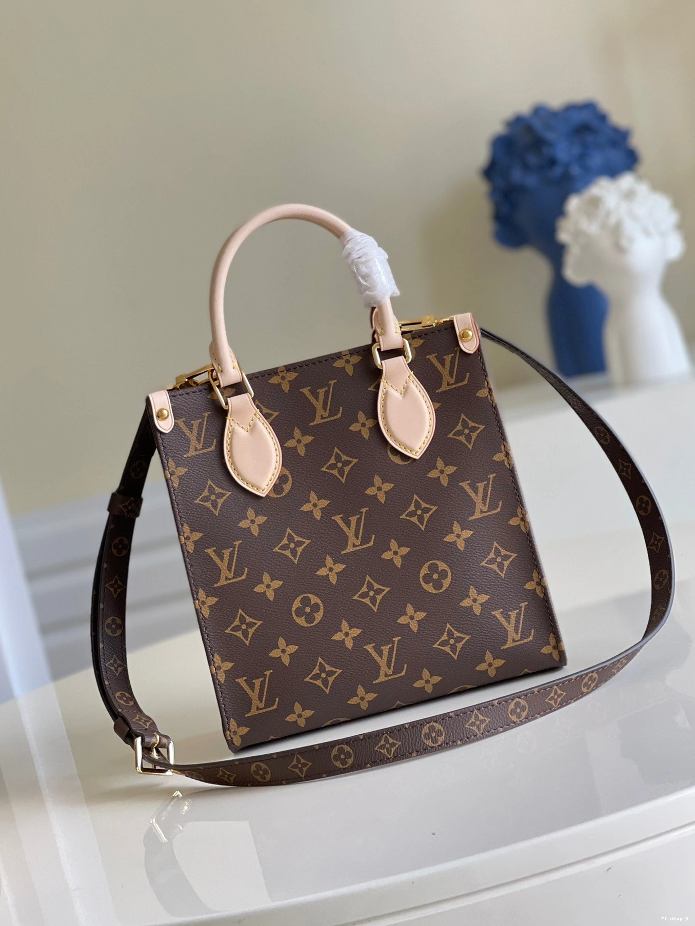 First bag LOUIS VUITTON PETIT SAC PLAT 0821